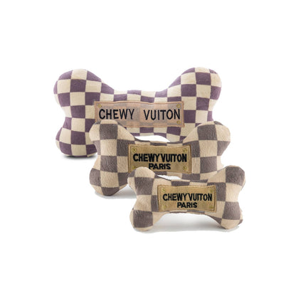 Checker Chewy Vuiton Bone – Weiches Plüsch-Hundespielzeug mit Quietscher